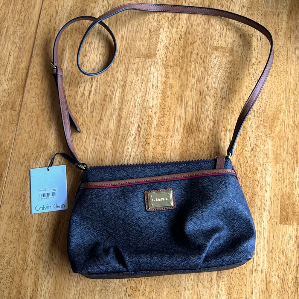Women’s Crossbody Calvin Klein handbag with outer pocket